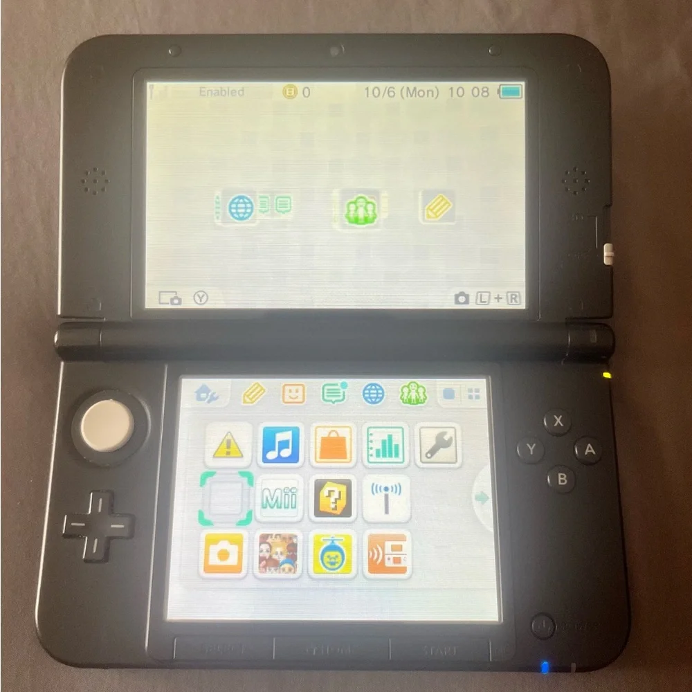 Black Nintendo 3DS XL 64GB SD Card
